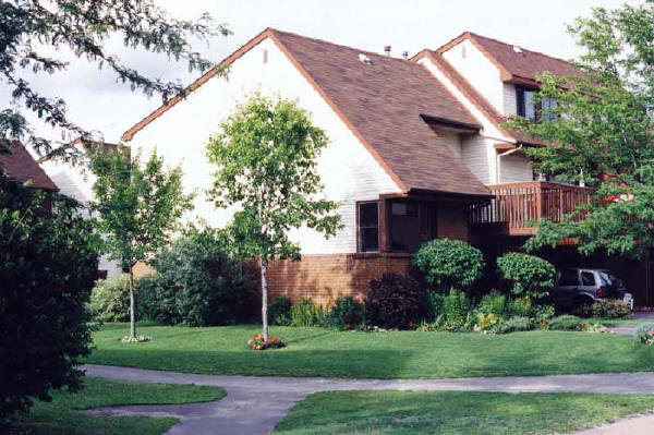 From end of Delilah Pvt. showing central path and end of Honey Suckle Pvt.